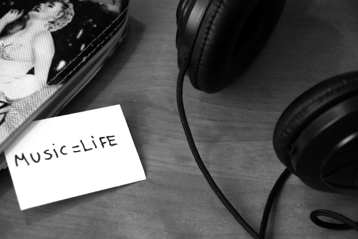 a headphone on the table